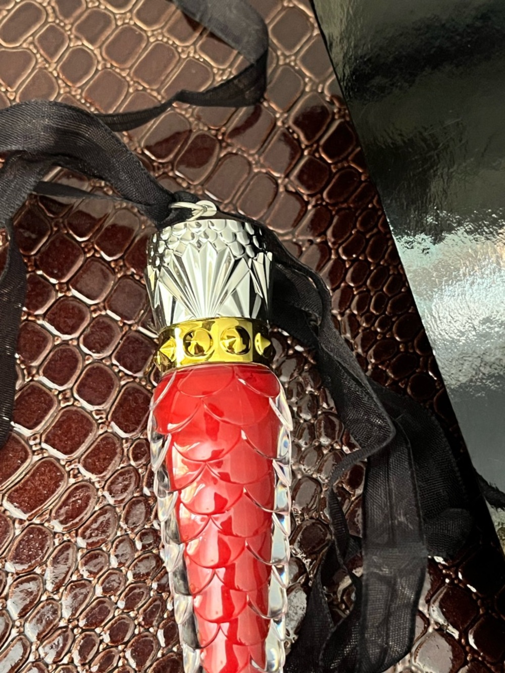 ✨Host Pick✨Christian Louboutin Rouge Louboutin 001 Loubibelle Lip Beauty Oil - Picture 6 of 12